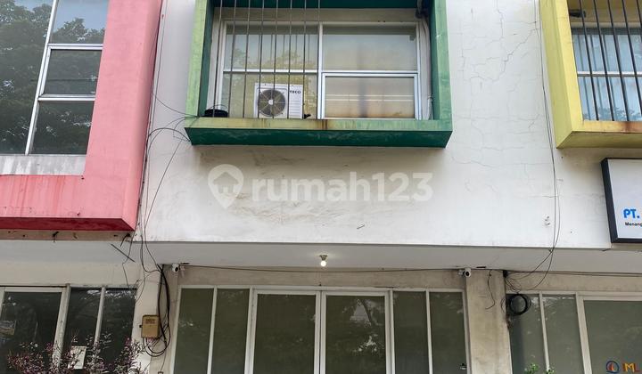 Three-Story Shop House in East Sentra Residence, Ready for Business! HGB until 2043 2