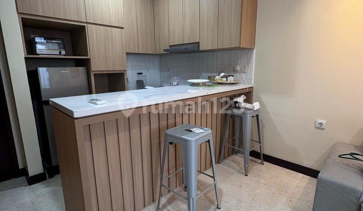 Sewa Apartemen Lantai 19 di Permata Hijau Suites Furnish Lengkap