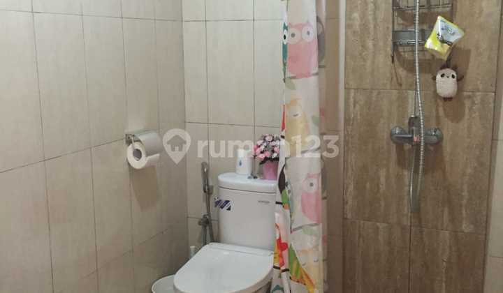 kamar mandi rumah mewah di gading lavender,
