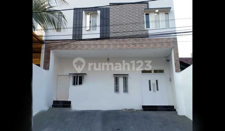 Rumah Strategis di Kelapa Nias – 4+1 KT, 3+1 KM, Luas 200m², Hadap Selatan