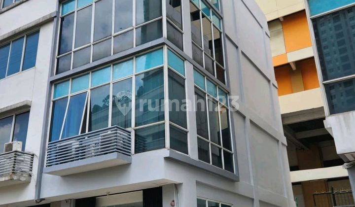 Ruko Bisnis Area Segitiga Emas di Jl Mh Thamrin Jakarta Pusat