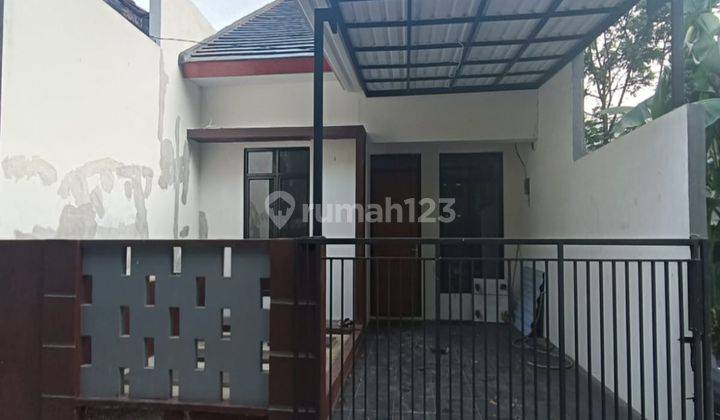 Dijual Rumah Cantik 1 Lantai Semi Furnished Di Graha Raya 1