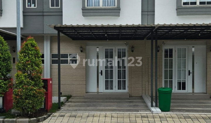 Minimalist Tourist House Bukit Mas