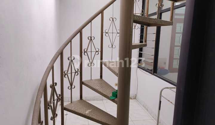 Dijual Rumah 4 Kamar Tidur Di Taman Holis Indah