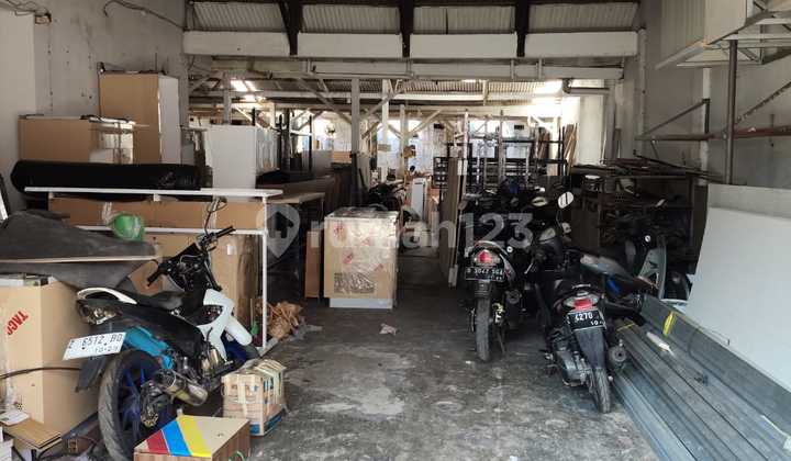 Dijua Gudang Di Brujul