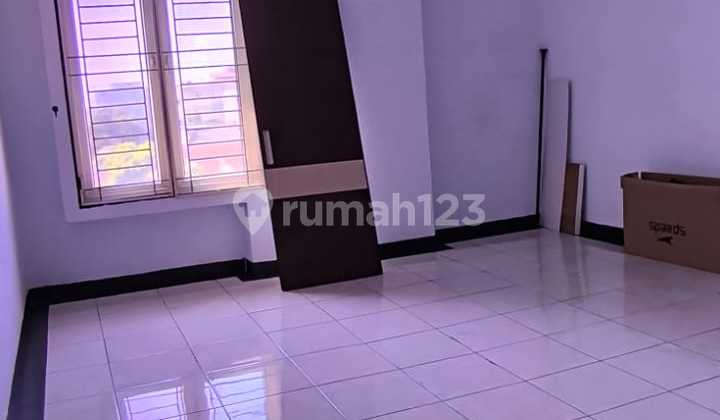 Ready-to-Occupy Shop House in Aksara Area