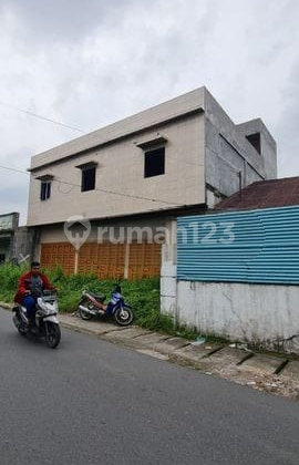 Three-Unit Attached Shop House on Brig Zend Hamid Canal 2