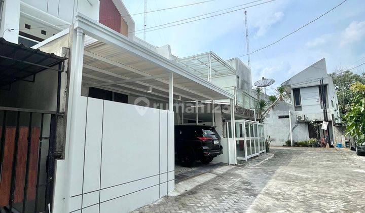 Rumah Cantik 2 Lantai
di Perum Villa Green Village Jl Palagan 1