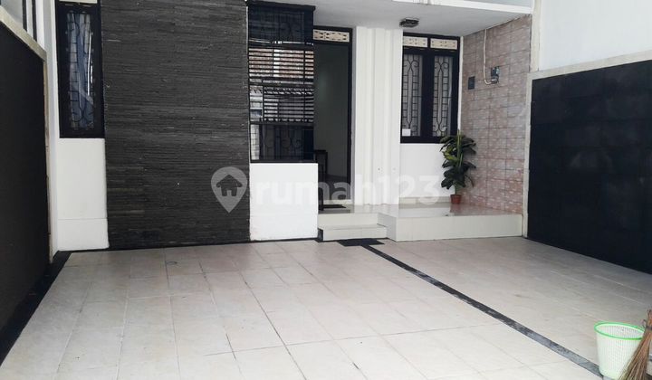 2-bedroom house in Renon, Denpasar, 5 minutes to high school, 10 minutes to RSUP.