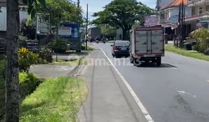 Land by the Road, 1275 Sqm, Suitable for Warehouse, 12 Minutes to Tabanan. Land by the Road, 1275 Sqm, Suitable for Warehouse, 12 Minutes to Tabanan.