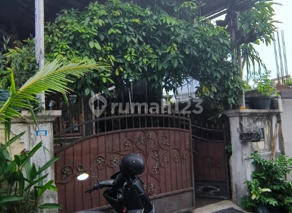 4-Bedroom House in Padangsambian, West Denpasar at Market Price 200 Sqm