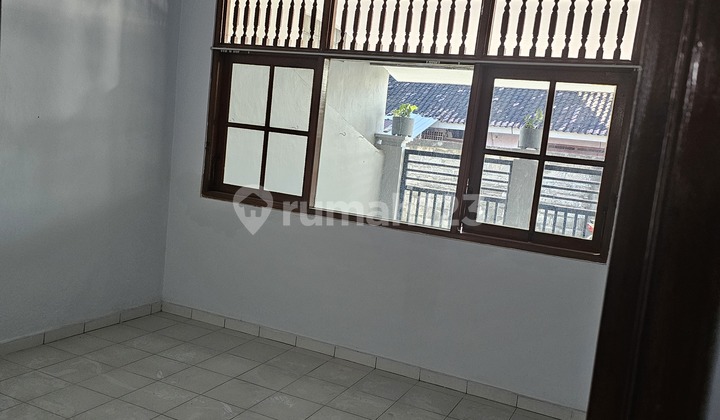 V78 Rumah 1 Lantai 4 Kamar Renon Untuk Tinggal Kantor Unfurnish 2