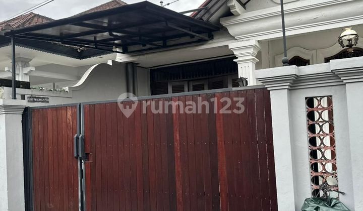 Teuku Umar Rent House Denpasar 4BR Strategic 2 Car Garage V537