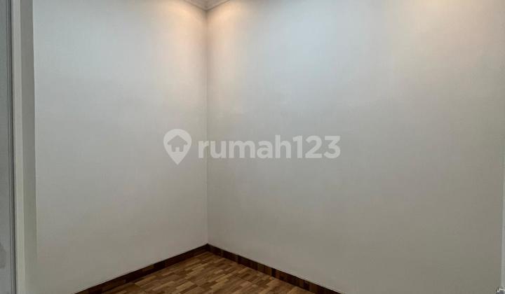 FOR SALE TWO-STORY SCANDINAVIAN TYPE HOUSE IN PORIS, SEMI-FURNISHED 2