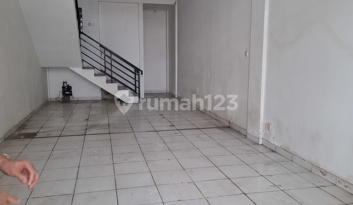 Disewakan Ruko 4 Lantai Hadap Jalan Hasyim Ashari Cipondoh