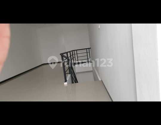 FOR SALE QUICKLY, STRATEGIC SHOPHOUSE ON BASUKI RAHMAD STREET, TUBAN 2