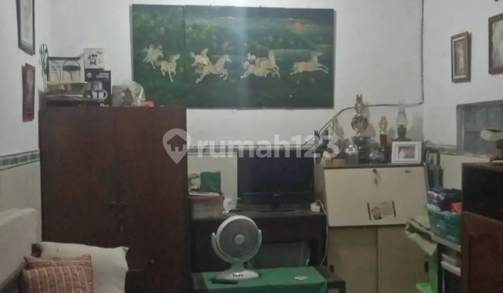 ruang keluarga dijual rumah di griya candramas