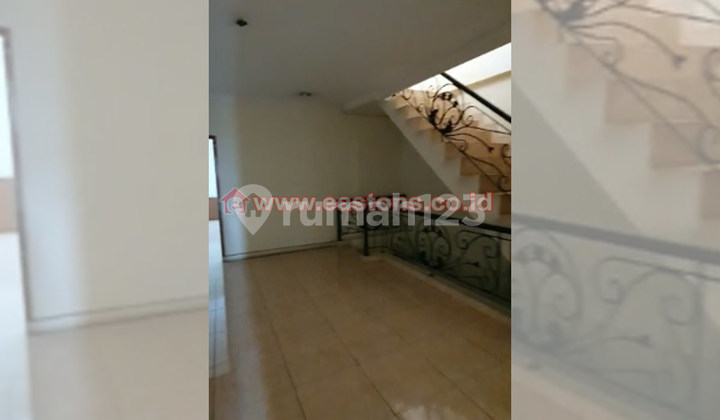 Disewa Ruko Centro Metro Pik Hadap Jalan Raya