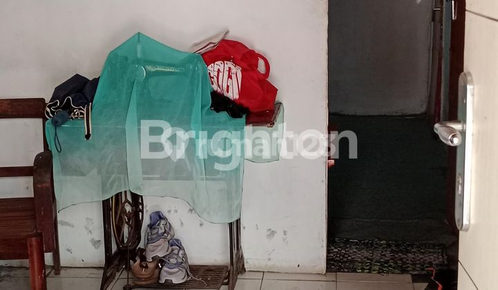 Rumah Pinggir Jalan Ramai  Cimahi bisa buat usaha sudah ada toko nya  jual hitung Tanah  2