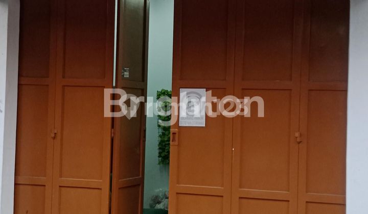 House plus business space can be used for storage or any kind of business. 2