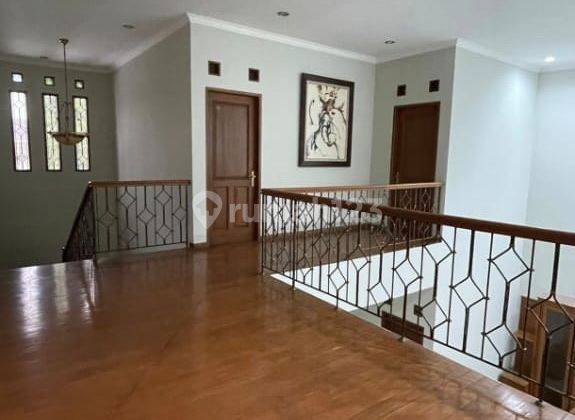 Disewakan Rumah Terawat Nyaman Dan Asri Full Furnished Siap Huni di Setra Duta Bandung 2