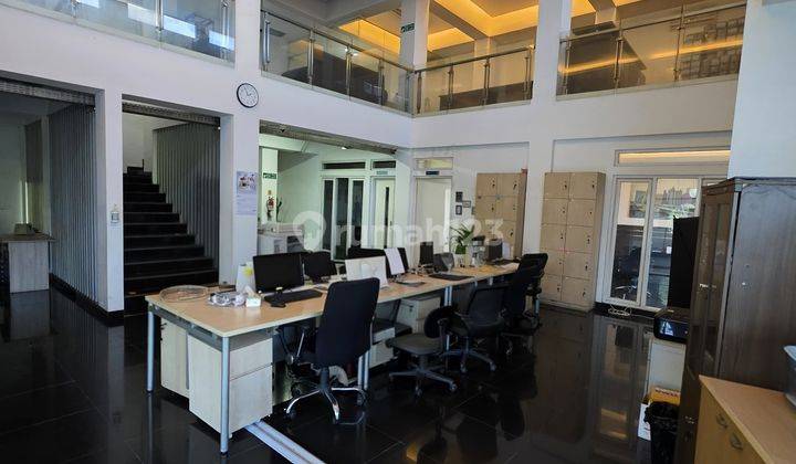 Dijual Gedung Kantor Bangunan 3 Lantai Full Funrsih Lokasi Sangat Strategis di Tengah Kota Sayap BKR, Bandung 1