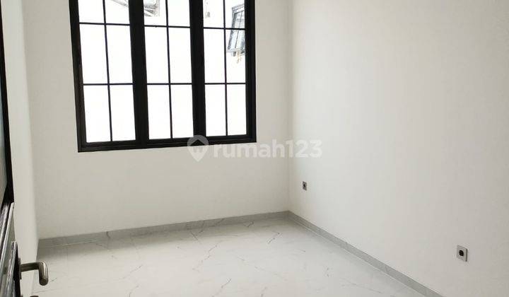 Rumah SiapHuni Ada Kolam Renang Harga Menarik Di Camar Bintaro  2