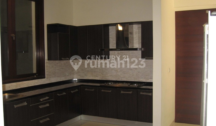 Disewakanthn Rumah Strategis Harga Menarik di Kemang 2