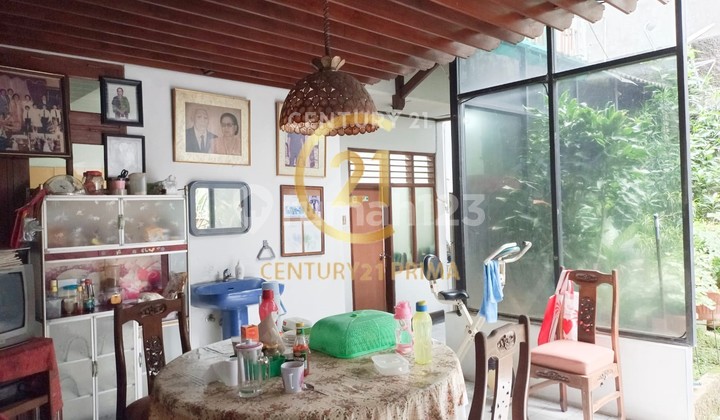 For Sale Nice 7-Bedroom House Land Area 300 in Bintaro Sector 1