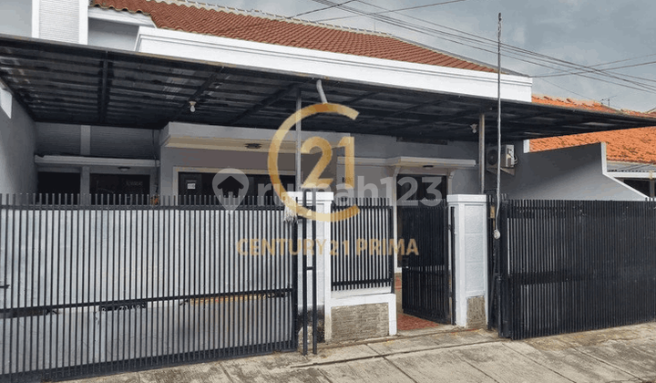 Strategic Beautiful House in Deplu Pondok Aren