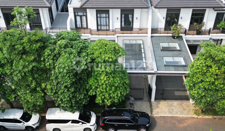 FOR SALE RUMAH MEWAH DALAM LINGKUNGAN KOMPLEK BESAR
