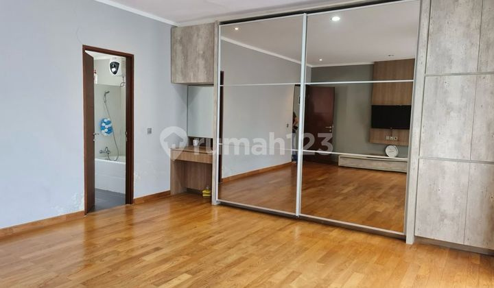 Two-Story House in Premier Park Modernland Tangerang Banten