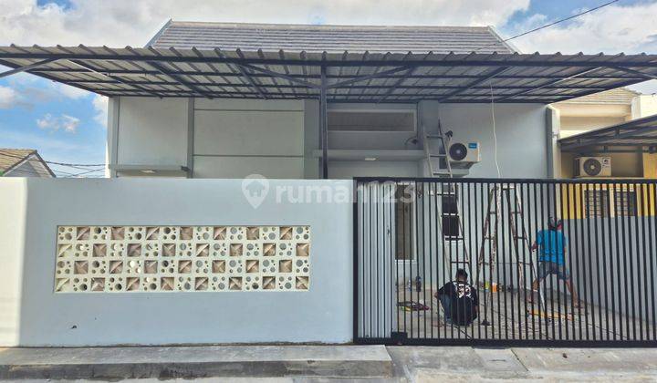 tampak depan rumah baru renovasi di poris
