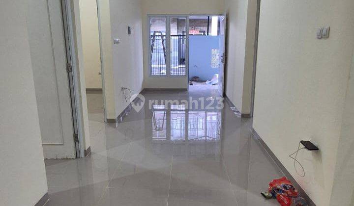 ruang tamu rumah baru renovasi di poris