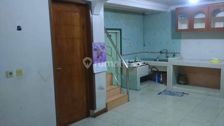 Rumah 3 Lantai,semi Furnished, di Perum Karawaci Tangerang  2