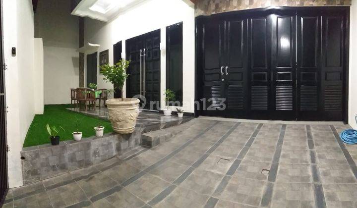 Rumah Mewah di Komplek Serua Ciputat Tangerang Selatan  1