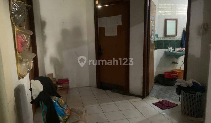 kamar tidur rumah lama di bukit serua
