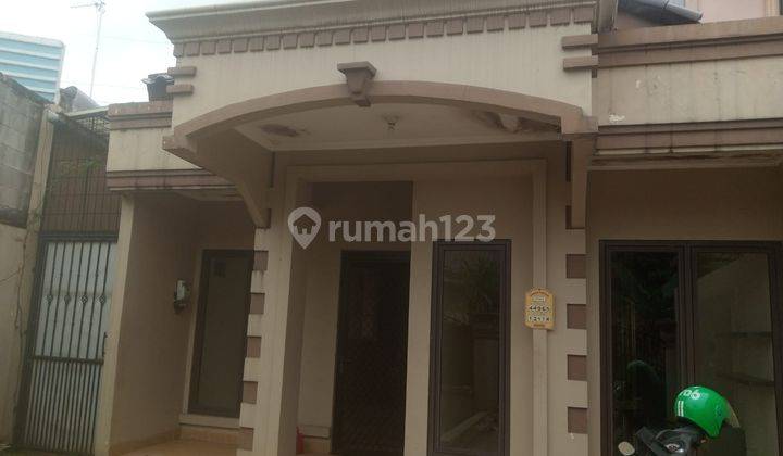 Rumah Semi Furnished di Banjar Wijaya Tangerang Banten  1