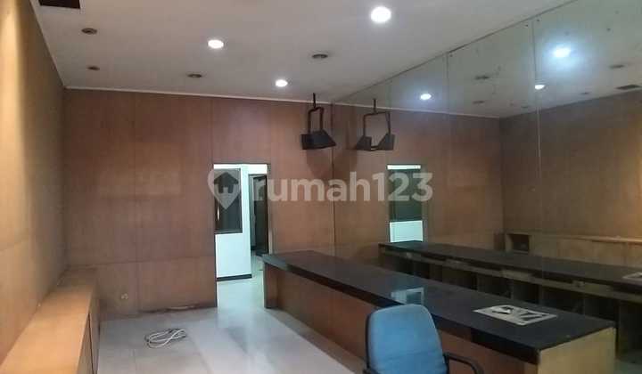 Ruko di Melawai Raya Kebayoran Baru Jakarta Selatan