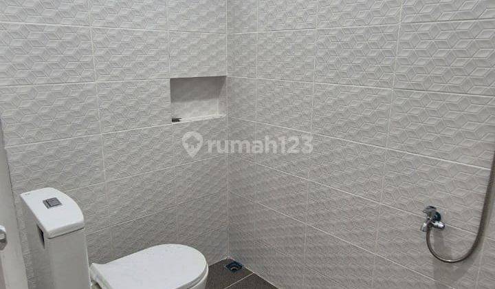 kamar mandi rumah baru renovasi di poris