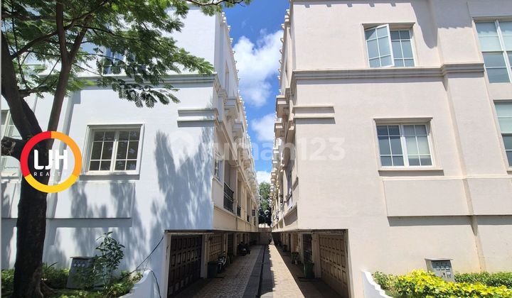 Well-Maintained Fully Furnished 3-Story House on Pettarani Axis, Makassar Well-Maintained Fully Furnished 3-Story House on Pettarani Axis, Makassar