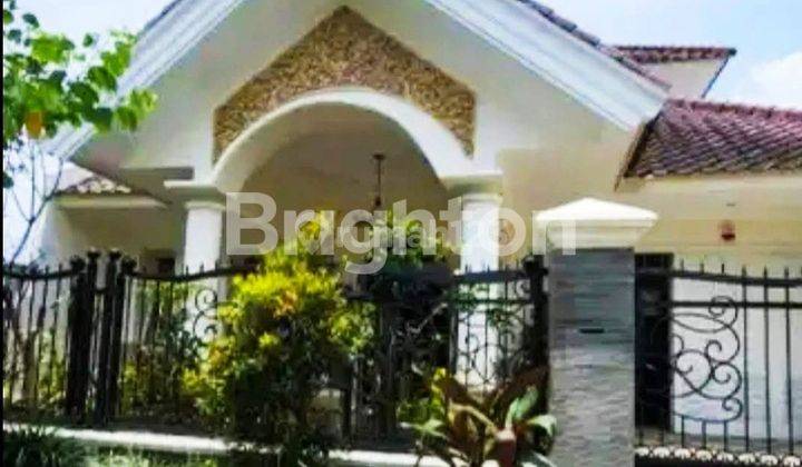 Rumah 2 lantai full furnished, lantai full granit asli, modern, exclusive dan elegant, lokasi strategis di perumahan Araya, Blimbing, Malang Kota, Jawa Timur 2