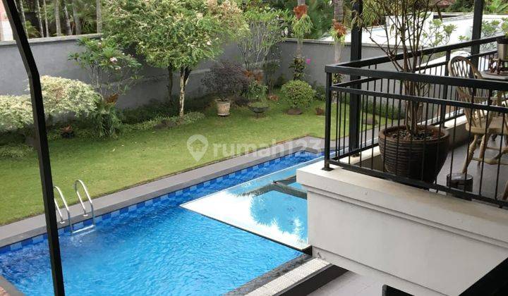 Rumah Mewah Dengan Private Pool Semi Furnish di Sentul 1