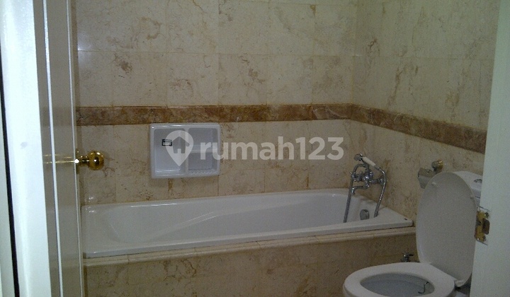 For Rent Fully Furnished House in Strategic Location at Telaga Biru Alam Sutera, Tangerang 2