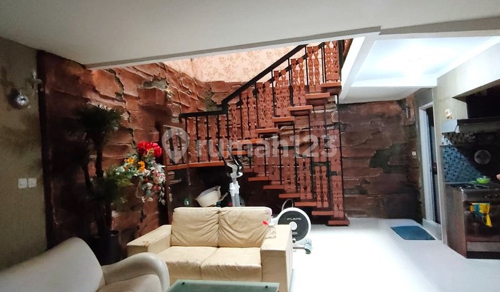 Rumah Taman Sari 2Lt 10x14 3KT Full Furnished Siap Huni Strategis