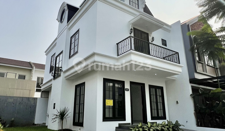 Luxury American Classic 220m² 4+1BR SHM House at The Icon BSD City Luxury American Classic 220m² 4+1BR SHM House at The Icon BSD City