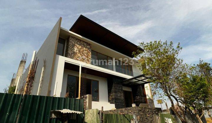 Dijual Turun Harga Rumah Baru 3 Lantai Graha Family Blok Favorit  1