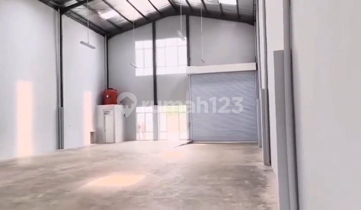 Warehouse on Jl Raya Panggilingancakung East Jakarta Near Toll Road