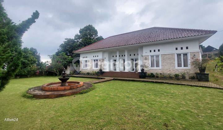 A LUSH AND COMFORTABLE VILLA WITH SWIMMING POOL IN CARINGAN, BOGOR