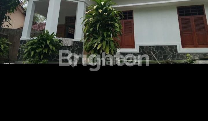 RUMAH DENGAN KONSEP VILLA 1